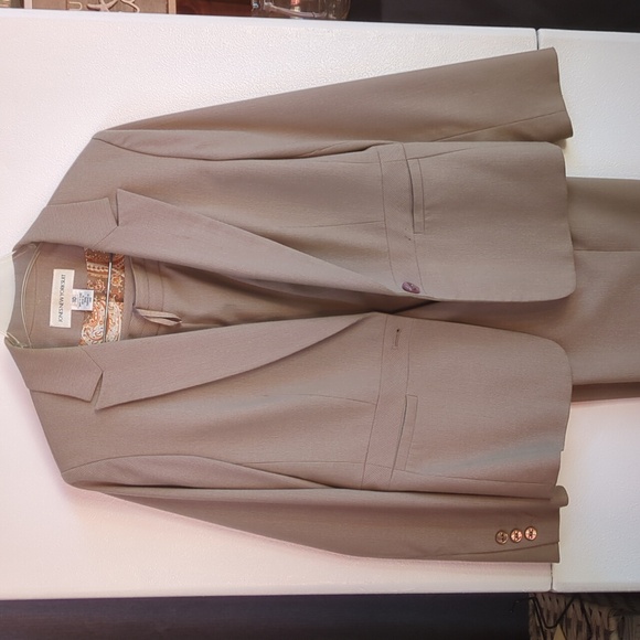 Jones New York Beige Blazer and Pants Set, Size 10‎ - Picture 2 of 12